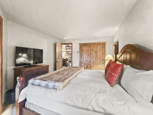 Copper MTN Center Village Pet Friendly condo Walk to Lift